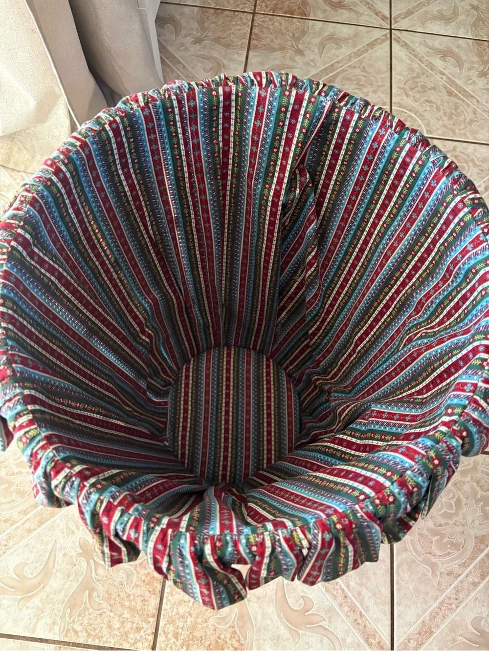 Vintage Wood Nail Keg Stool Quilted Seat Lace Ruffle Country Hamper Storage